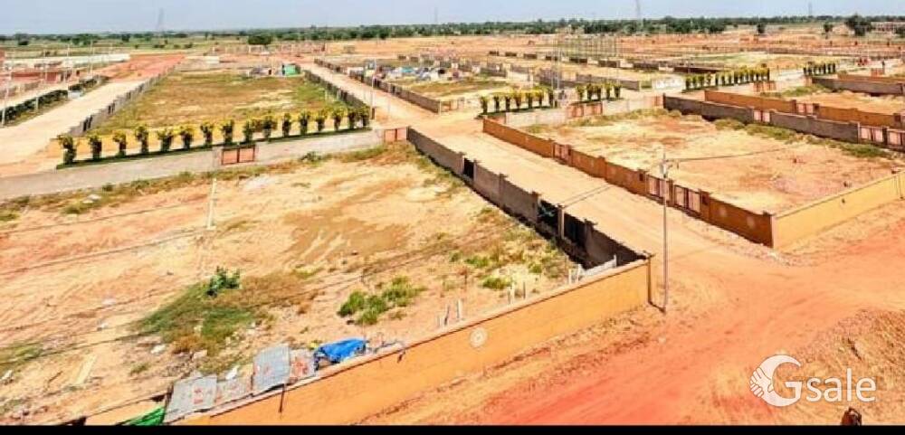 investment ke liye 24y26 ka plot keval 8 lakh mai coloni ke andar 40 foot road par mo.9286855128