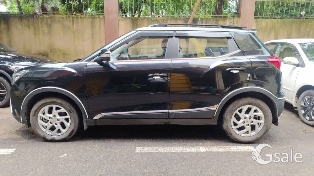 mahindra xuv300 w8 for sale