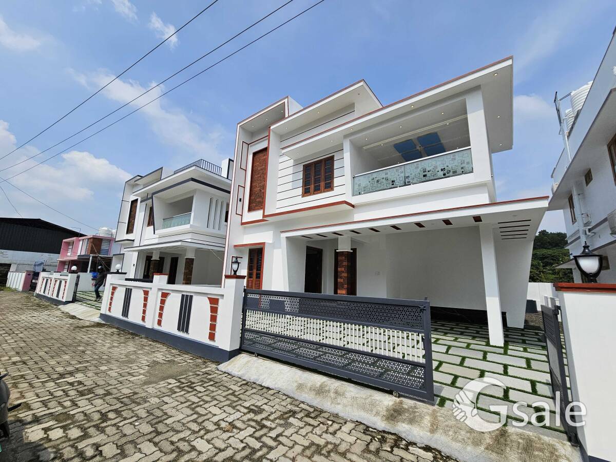 5.600 cent 3 car parking house near kakkanaad 