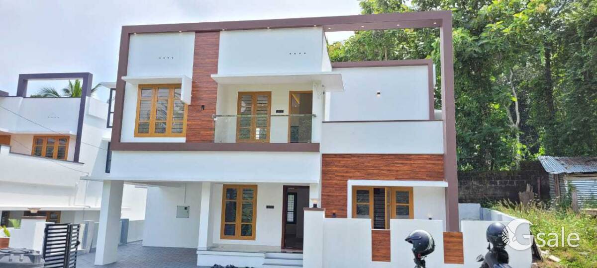 New luxury Redbrick house, 5 Cent 4 Bhk, Near karyavattom Thundathil 