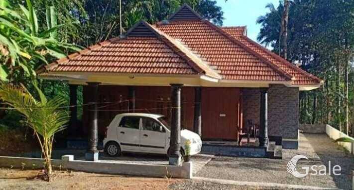കോട്ടയം ജില്ലയിൽ പള്ളിക്കത്തോട് കൂരോപടയിൽ 21 സെന്റ് സ്ഥലവും 1450 sq വീടും വില്പനക്ക്.